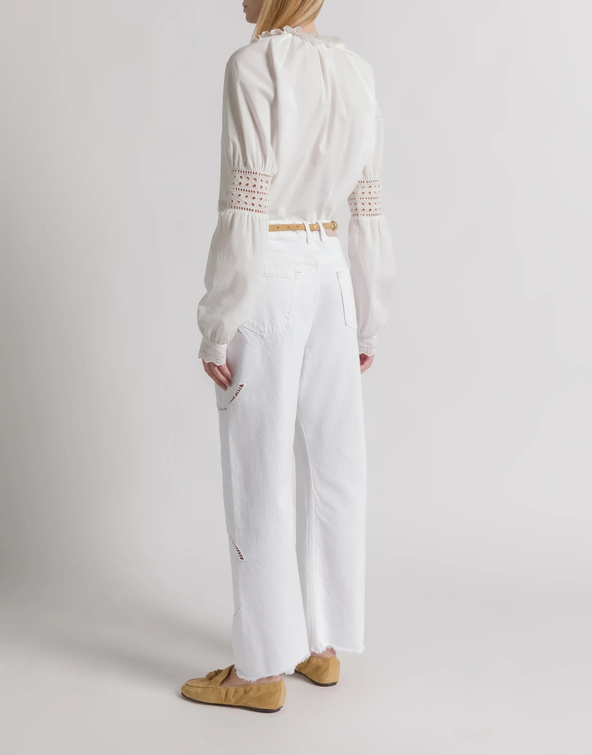 Pantaloni in denim con ricamo floreale - immagine 4
